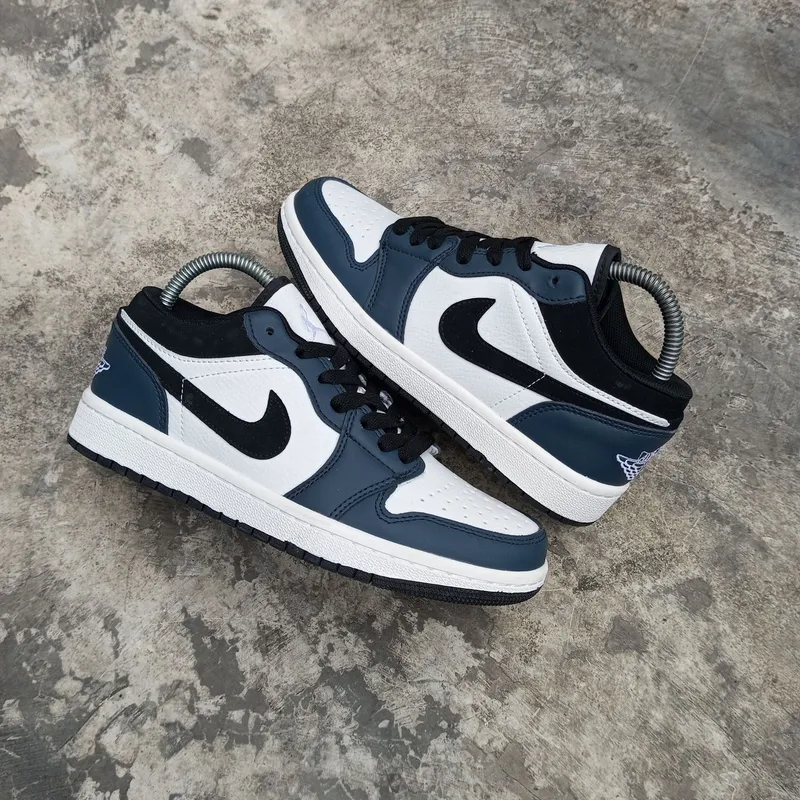 Nike Air Jordan Casual Sneakers Wanita white navy photo 1