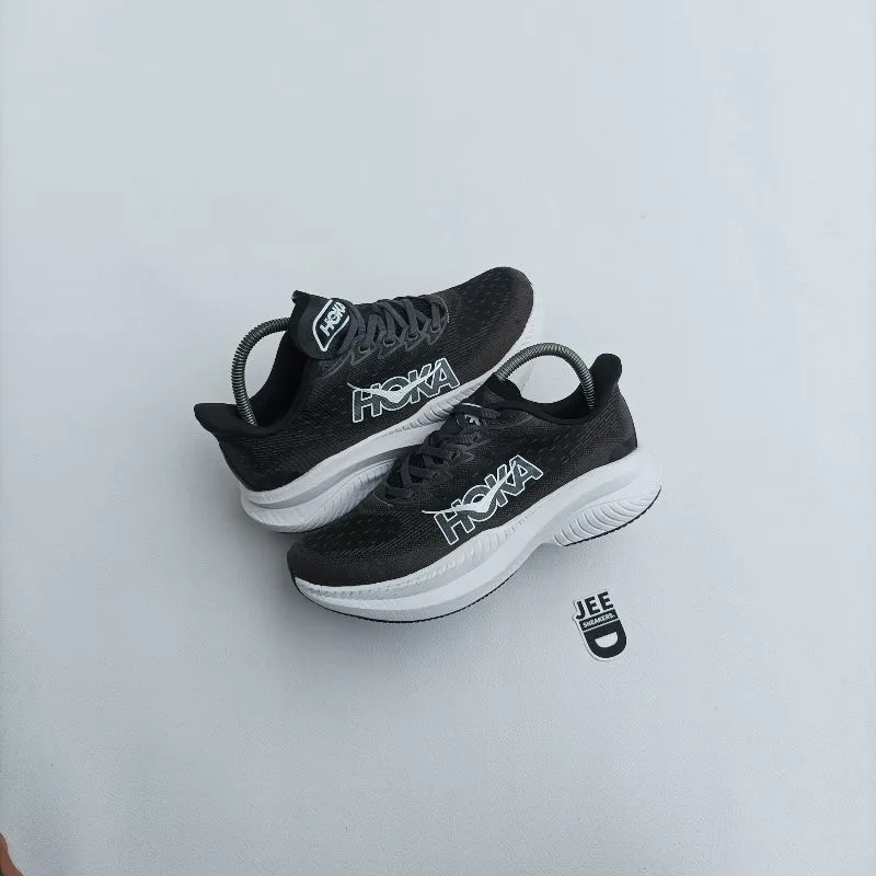 Hoka Mach 6 Black White photo 1