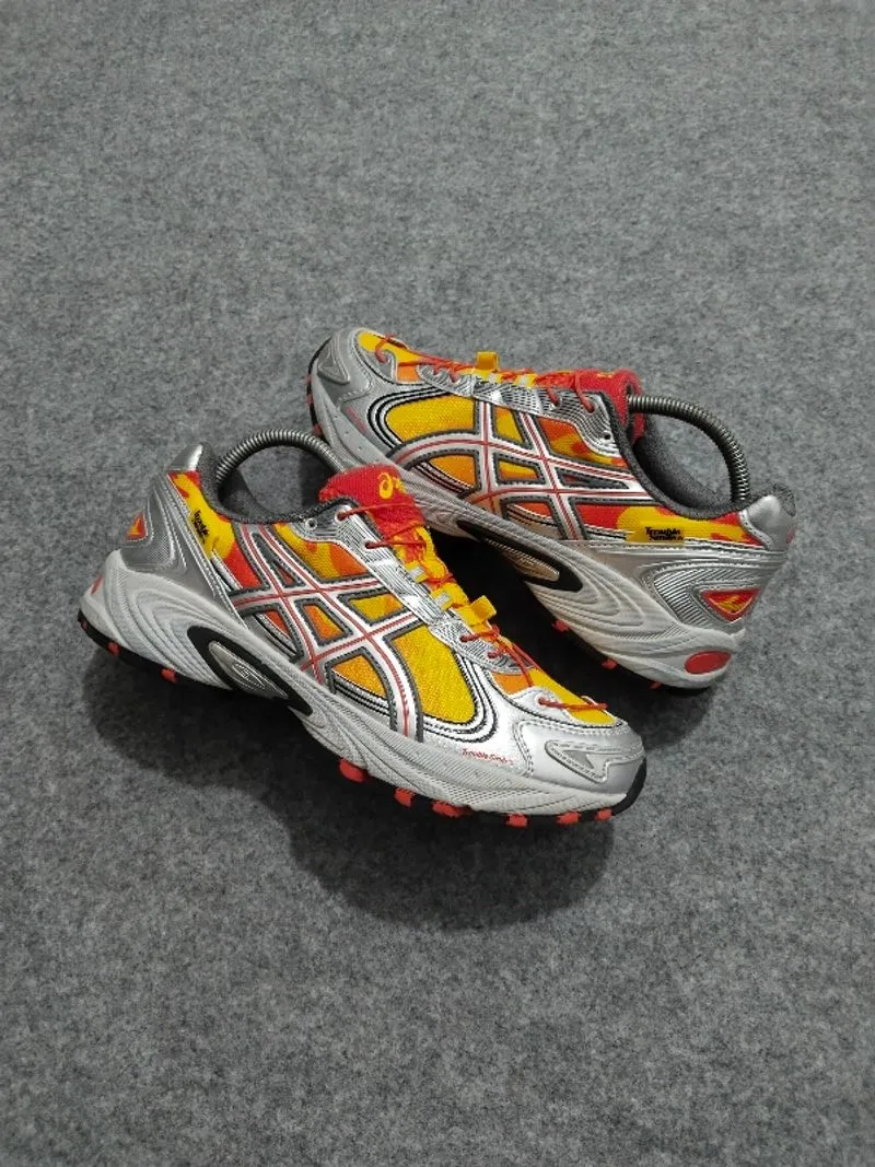 asics photo 1
