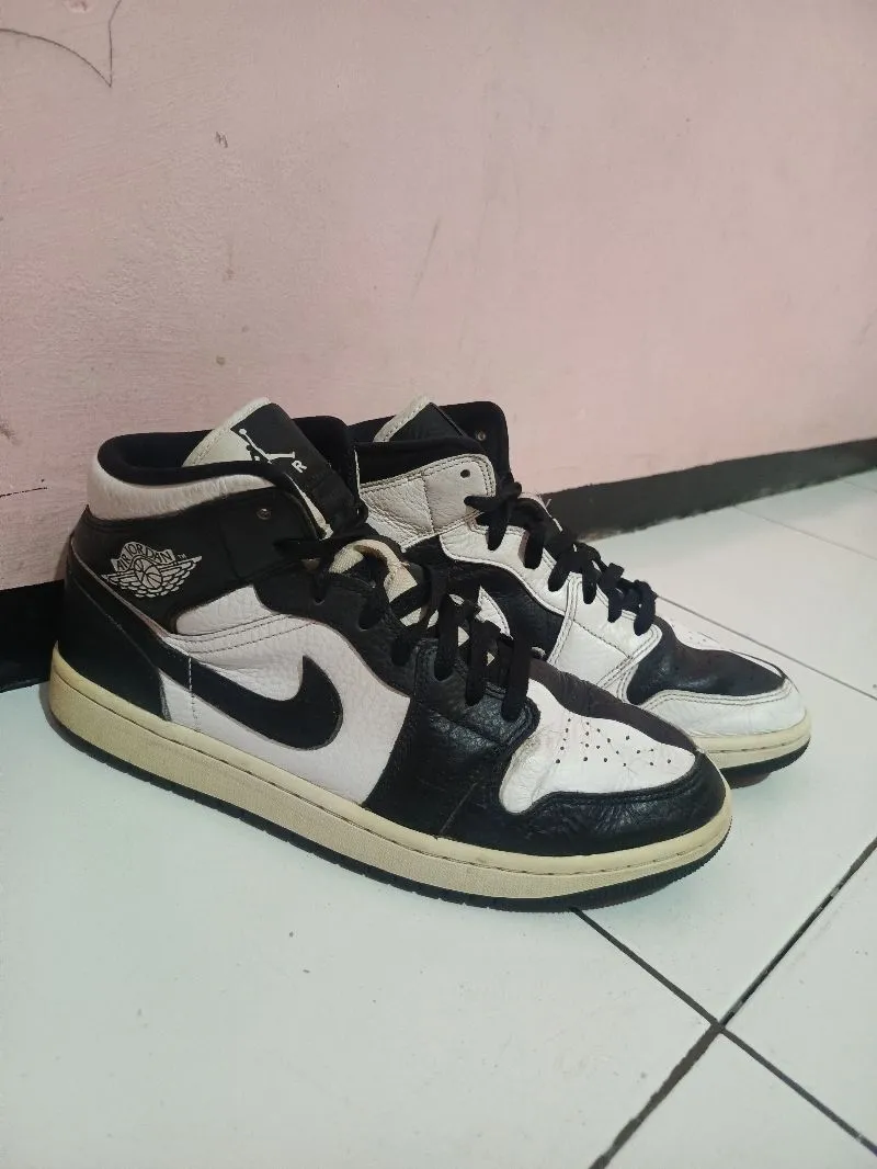 Air Jordan mid split black white Preloved