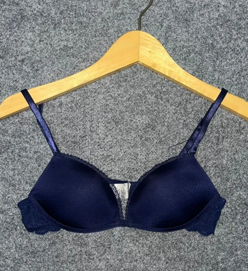Calvin clein bra size 34B photo 1