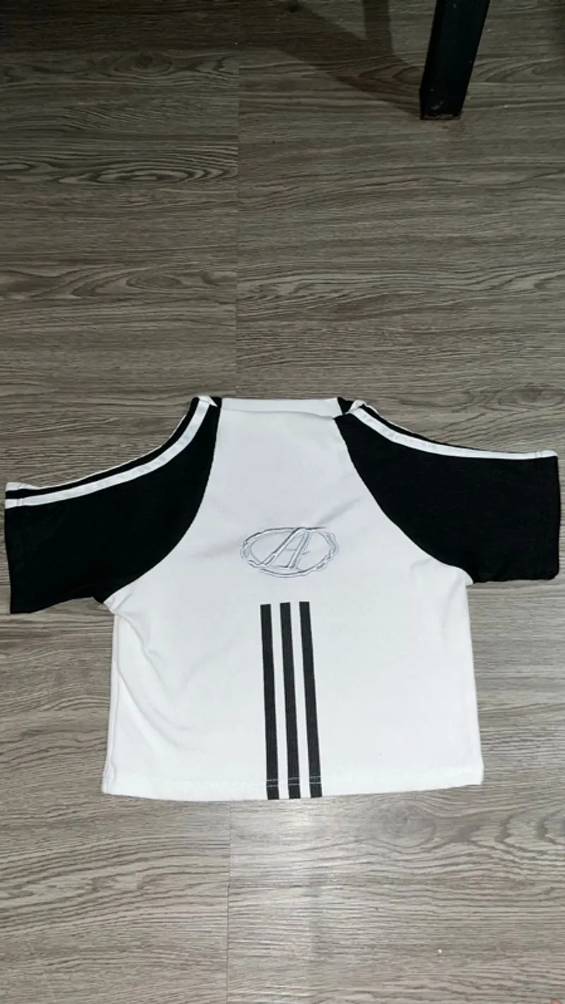 Crop top photo 1