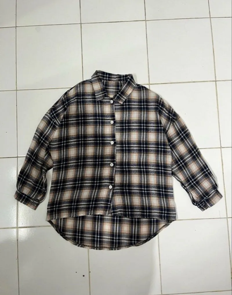 [PRELOVED] Kemeja Flanel Wanita (Unbrand) photo 1