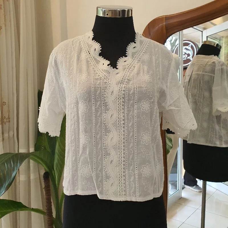 BLOUSE BRUKAT photo 1