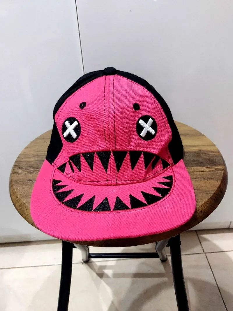 Topi Fashion Karakter Elstinko No Tag Topi Pink Hitam Monste photo 1