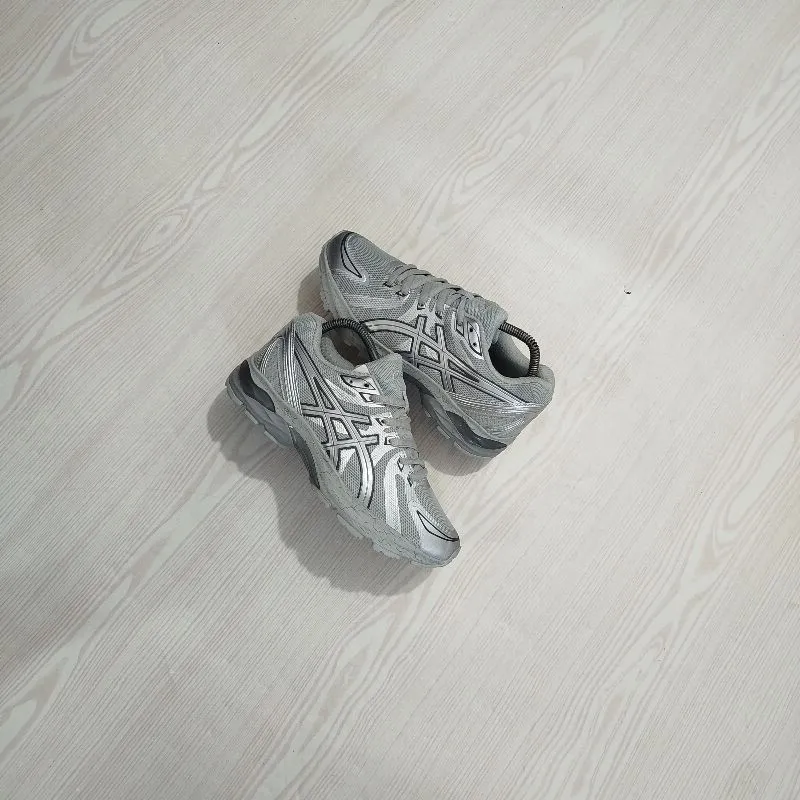 Asics photo 1