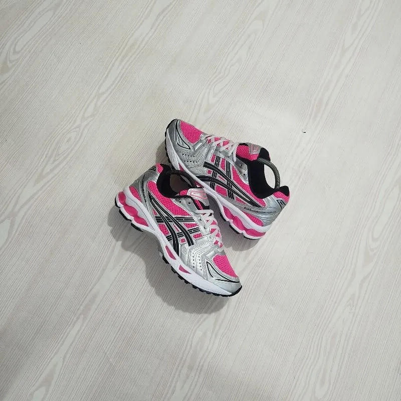 Asics photo 1