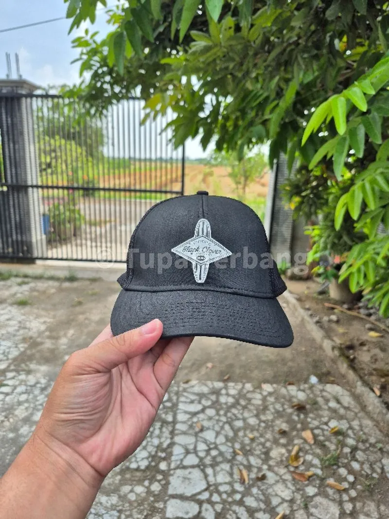 Topi Black Clover Trucker Black photo 1