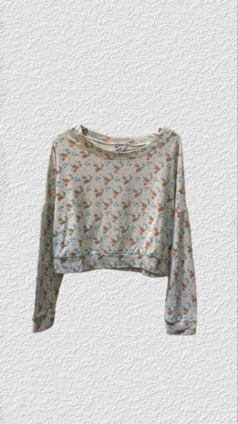 Atasan Wanita Crop Putih Motif photo 1