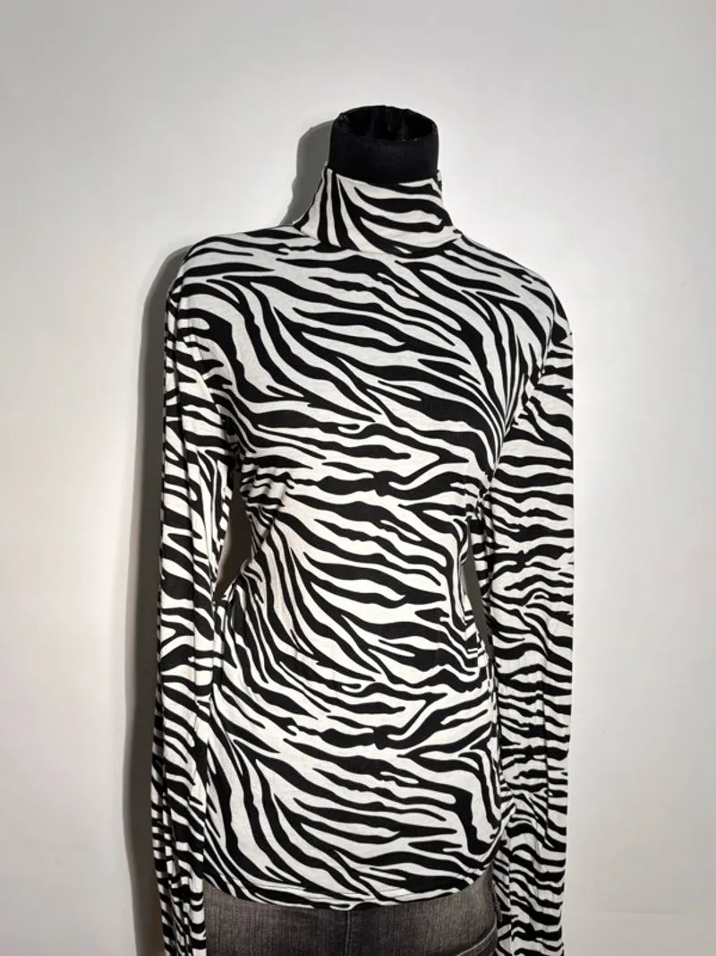 zebra top shirt photo 1