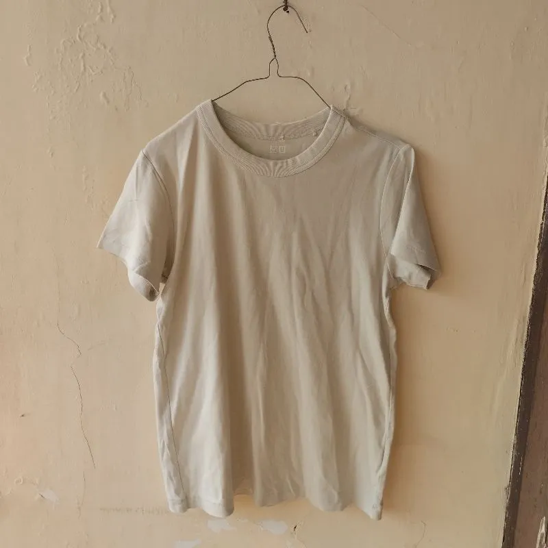 T-shirt Uniqlo U Hijau Tosca Original photo 1