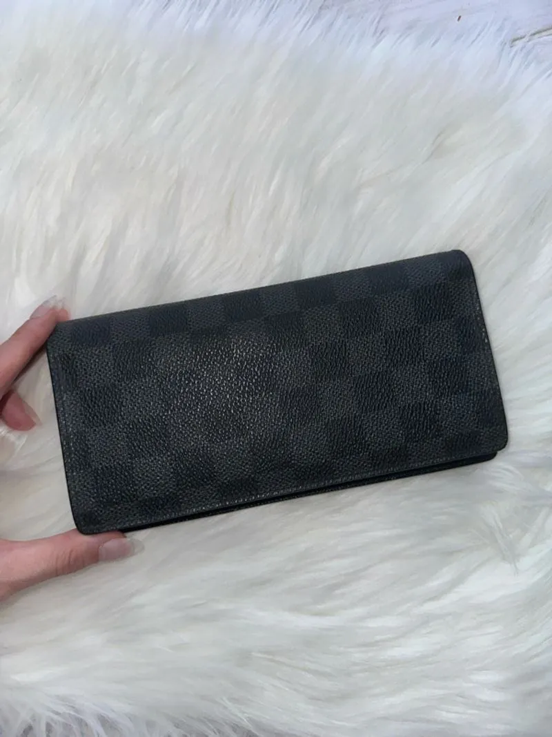 LIKE NEW LV wallet men 100% AUTHENTIC photo 1