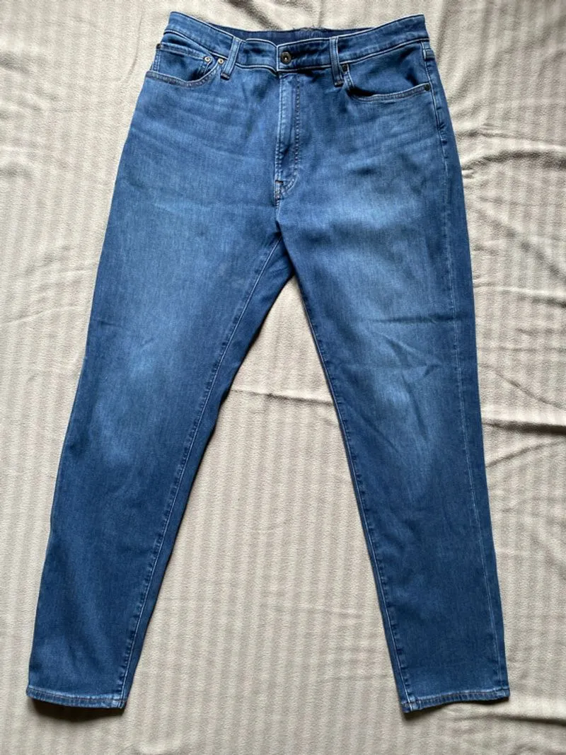Uniqlo Slim Tappered Jeans photo 1