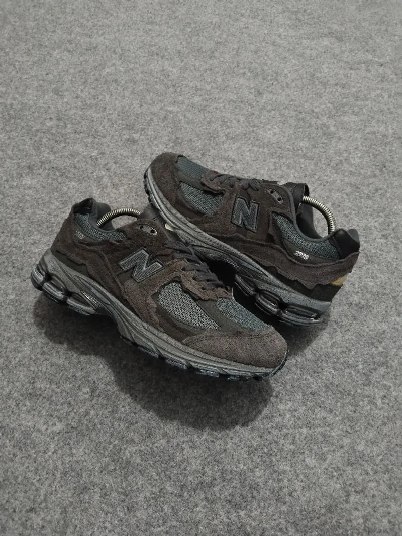 new balance 2002r photo 1