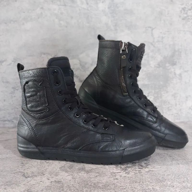 Sepatu Burberry TB High-Top Sneakers photo 1