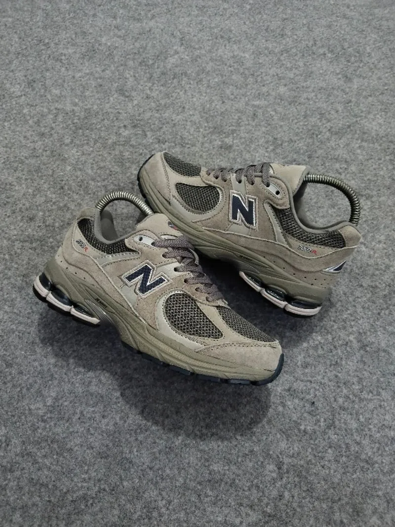 new balance 2002r photo 1
