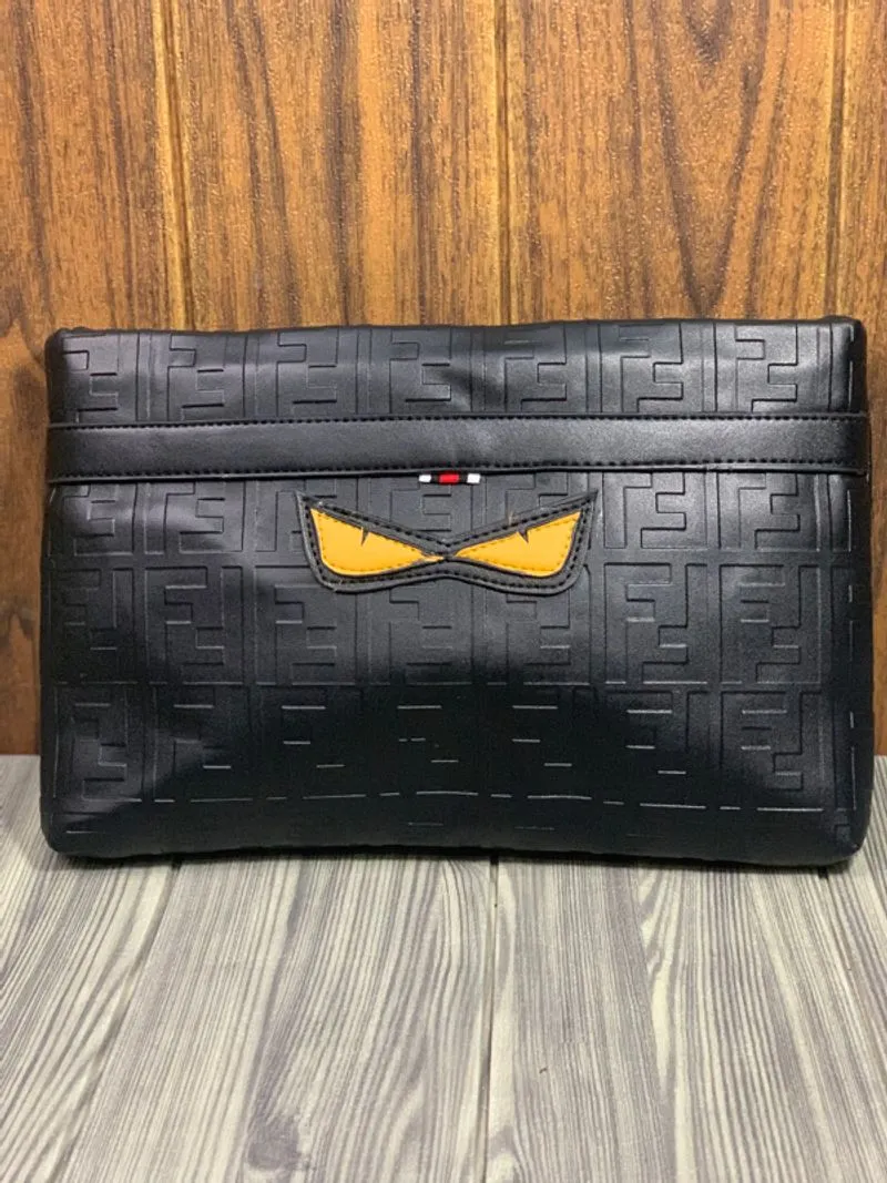 Clutch Ala Fendi photo 1