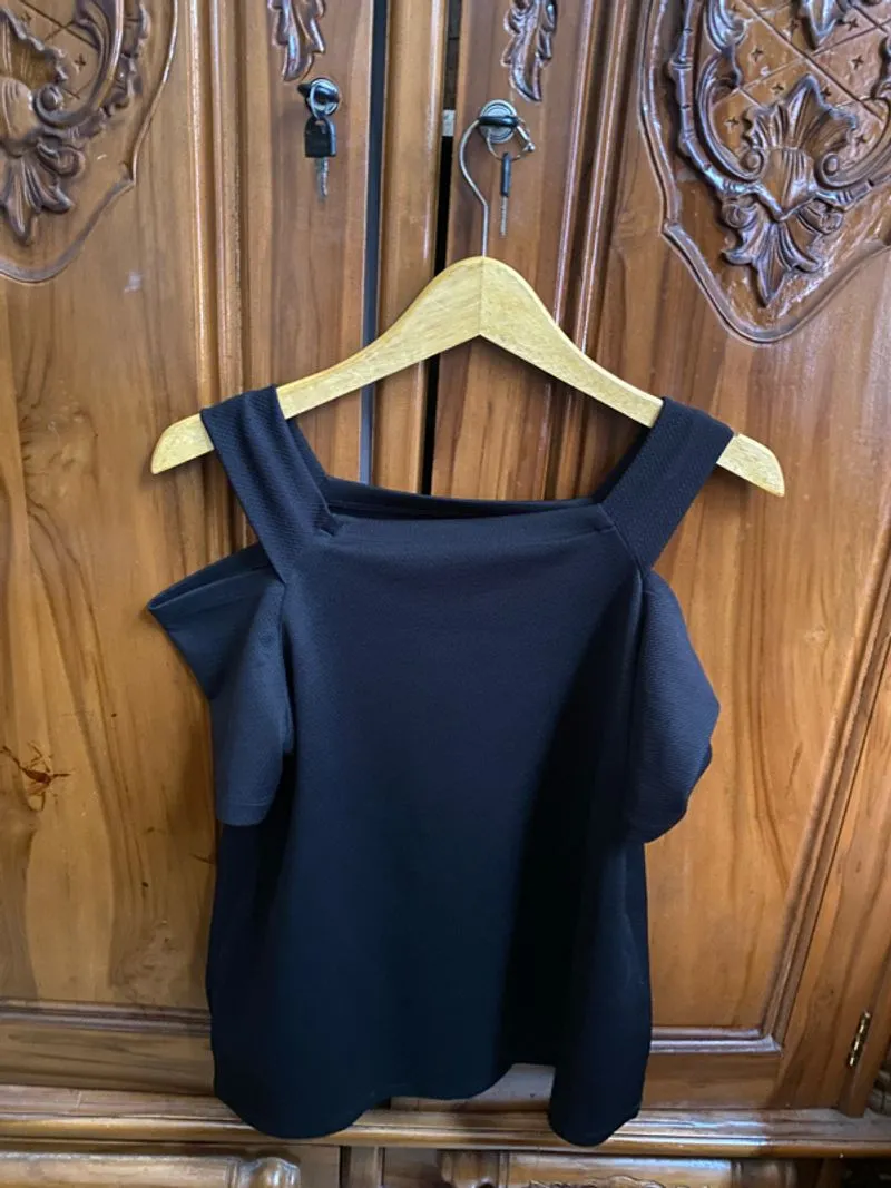 off shoulder top  photo 1