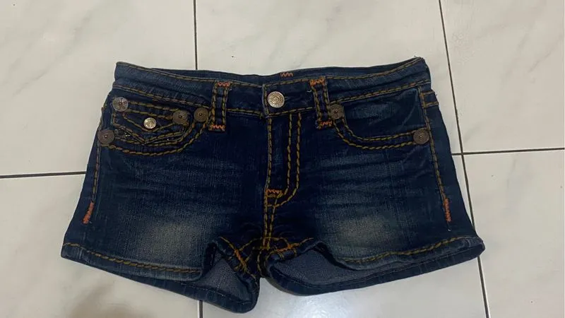 levis photo 1