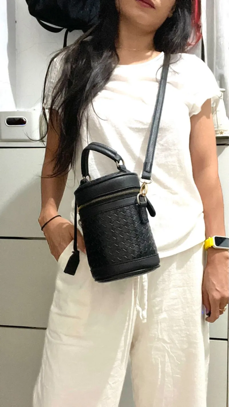 bucket sling bag anyam kulit.  photo 1