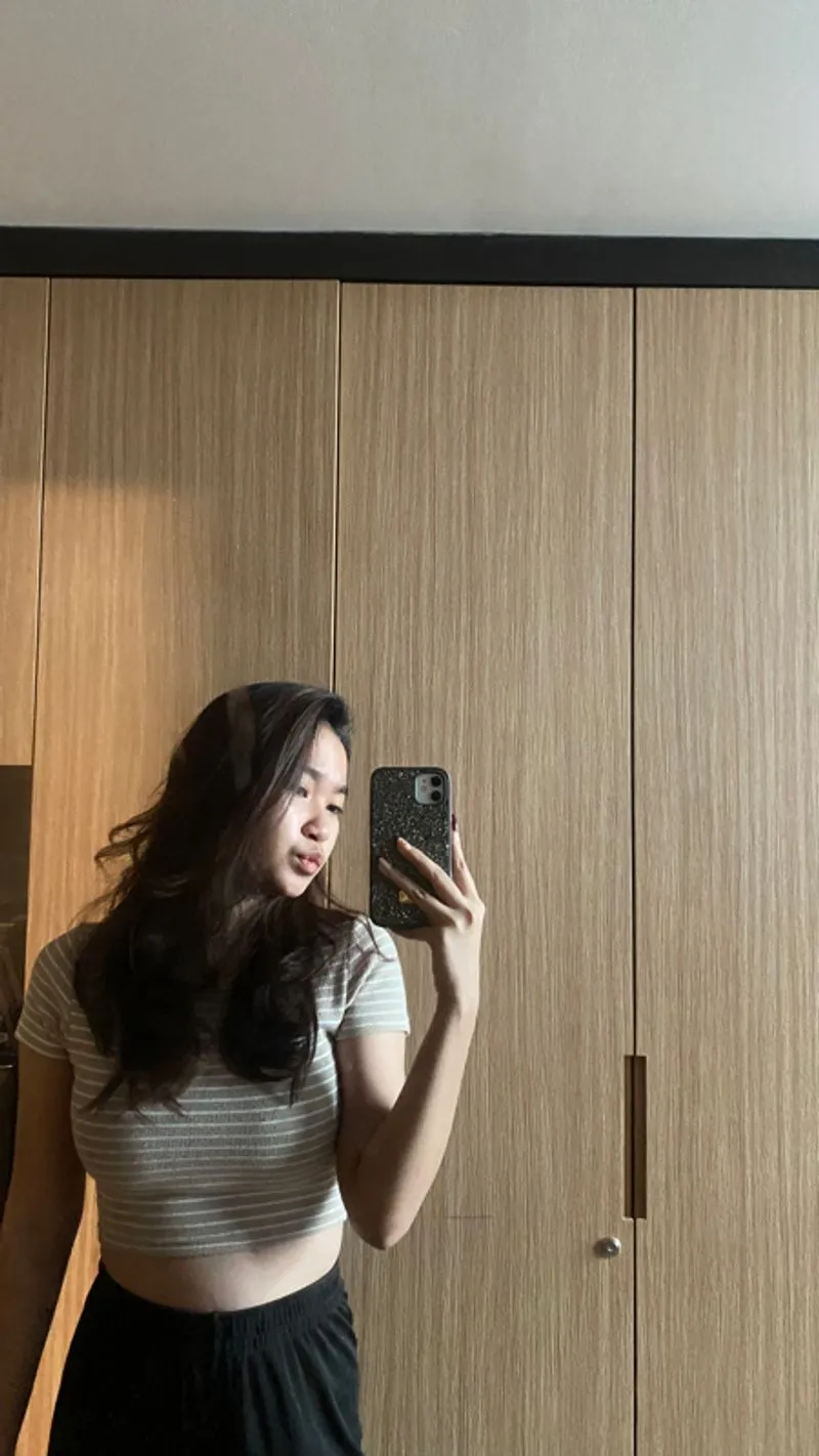 crop top photo 1