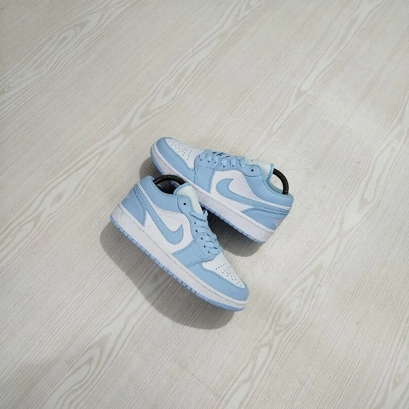 Nike Air Jordan photo 1