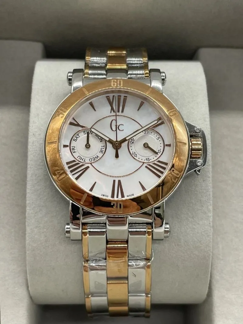 Jam Tangan Analog Guess Collection photo 1