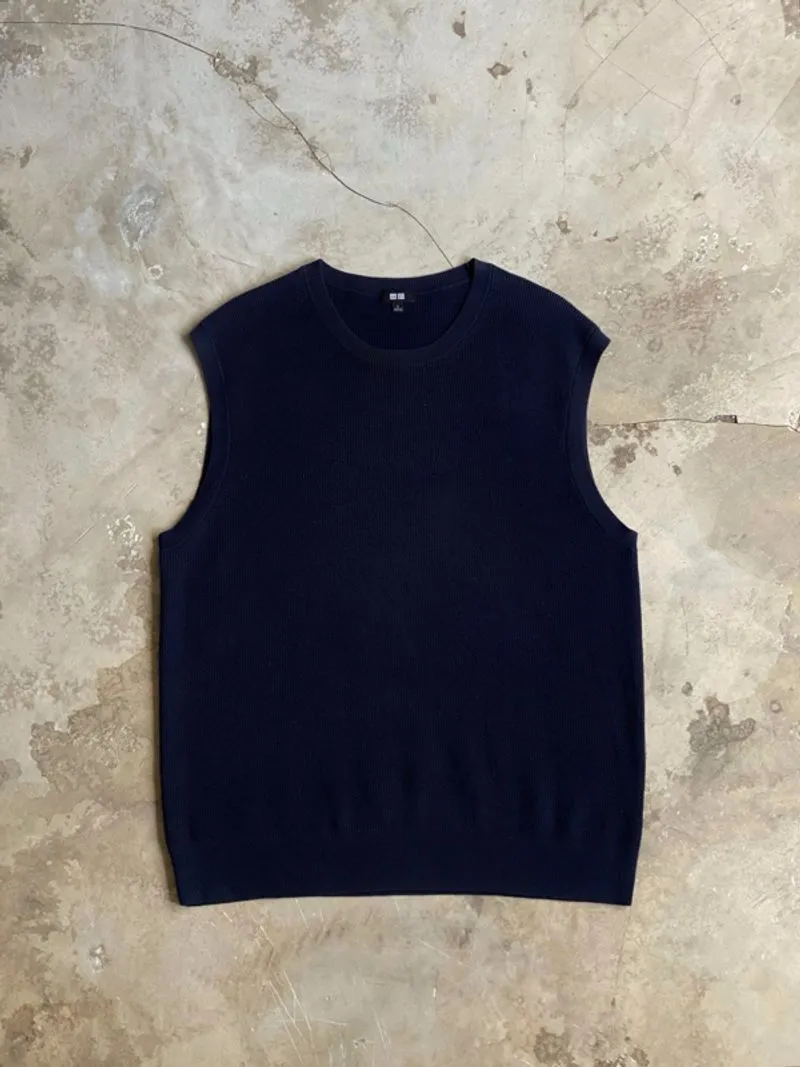 Uniqlo knit vest dark navy knitwear rompi rajut photo 1