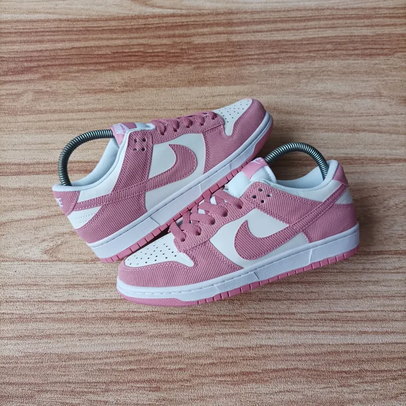 Nike Gorpcore Lolita Sneakers Wanita white pink photo 1
