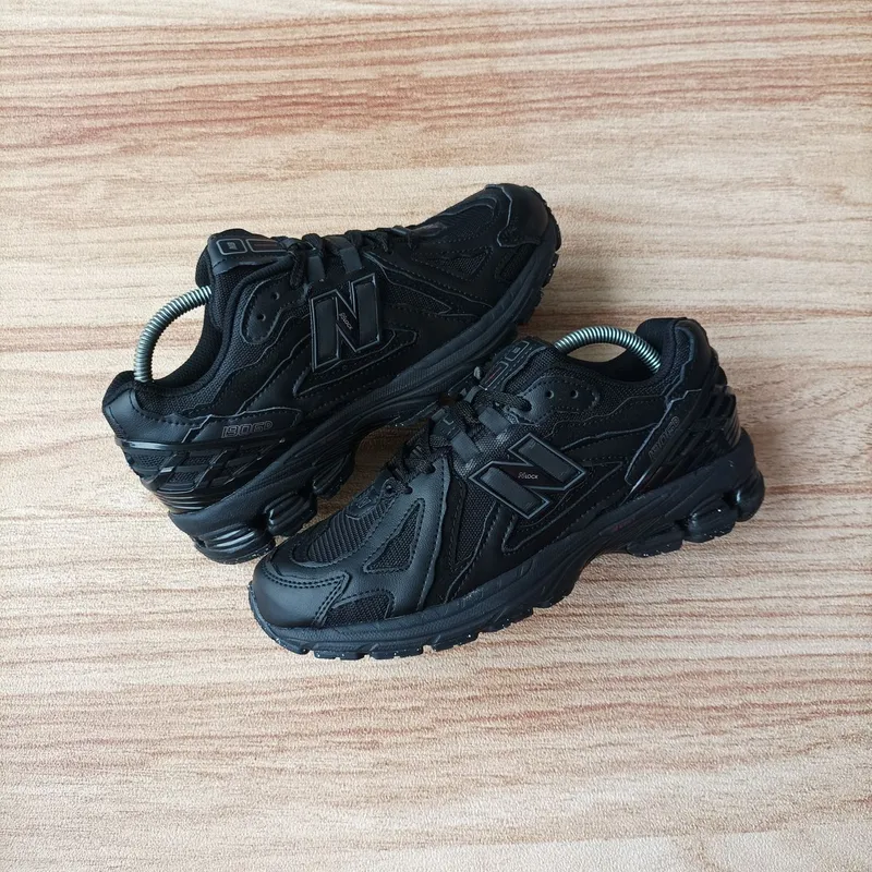 New Balance Gorpcore Casual Sneakers Pria black photo 1