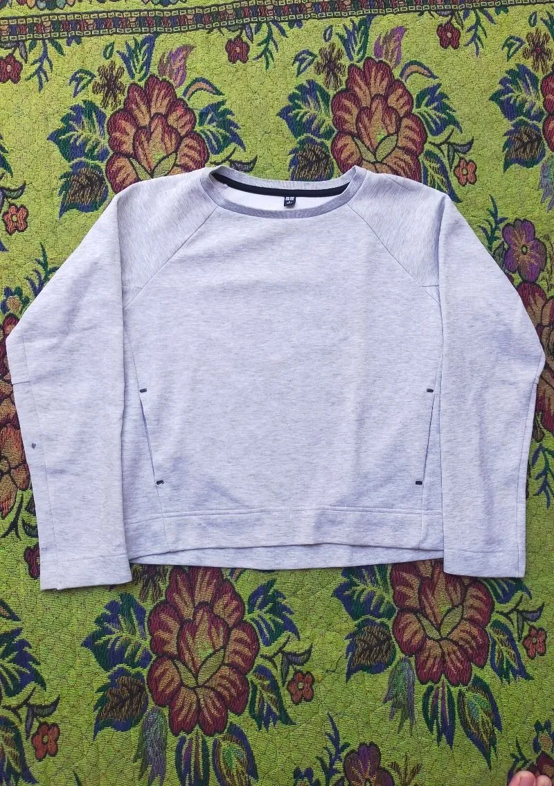 Uniqlo Streetwear Sportswear Sweatshirt Wanita silver white photo 1