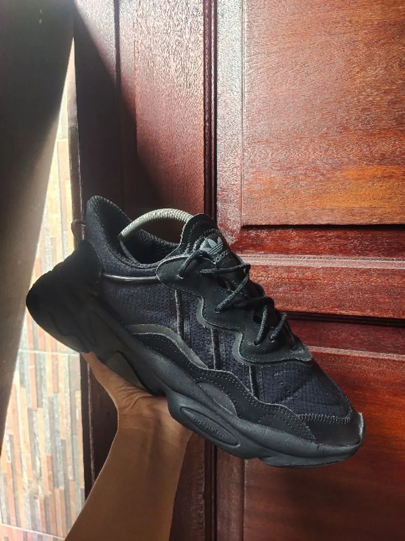 Adidas OZWEEGO size 42-26.5cm Unisex  photo 1