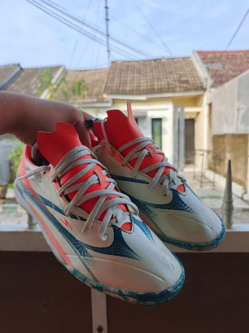 Sepatu futsal galactical morph ukuran 42 photo 1