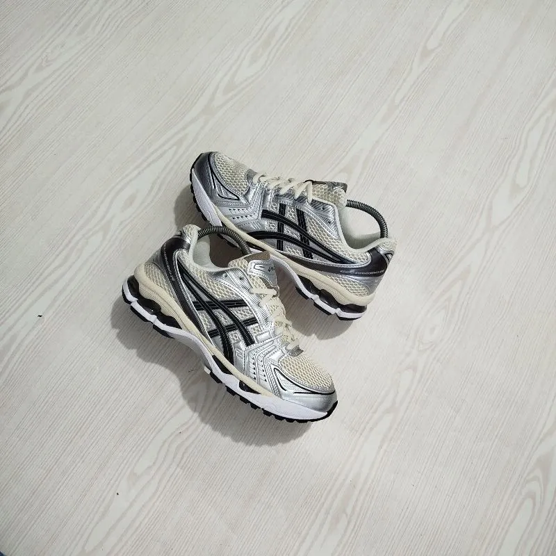 Asics Gel-Kayano 14.  photo 1