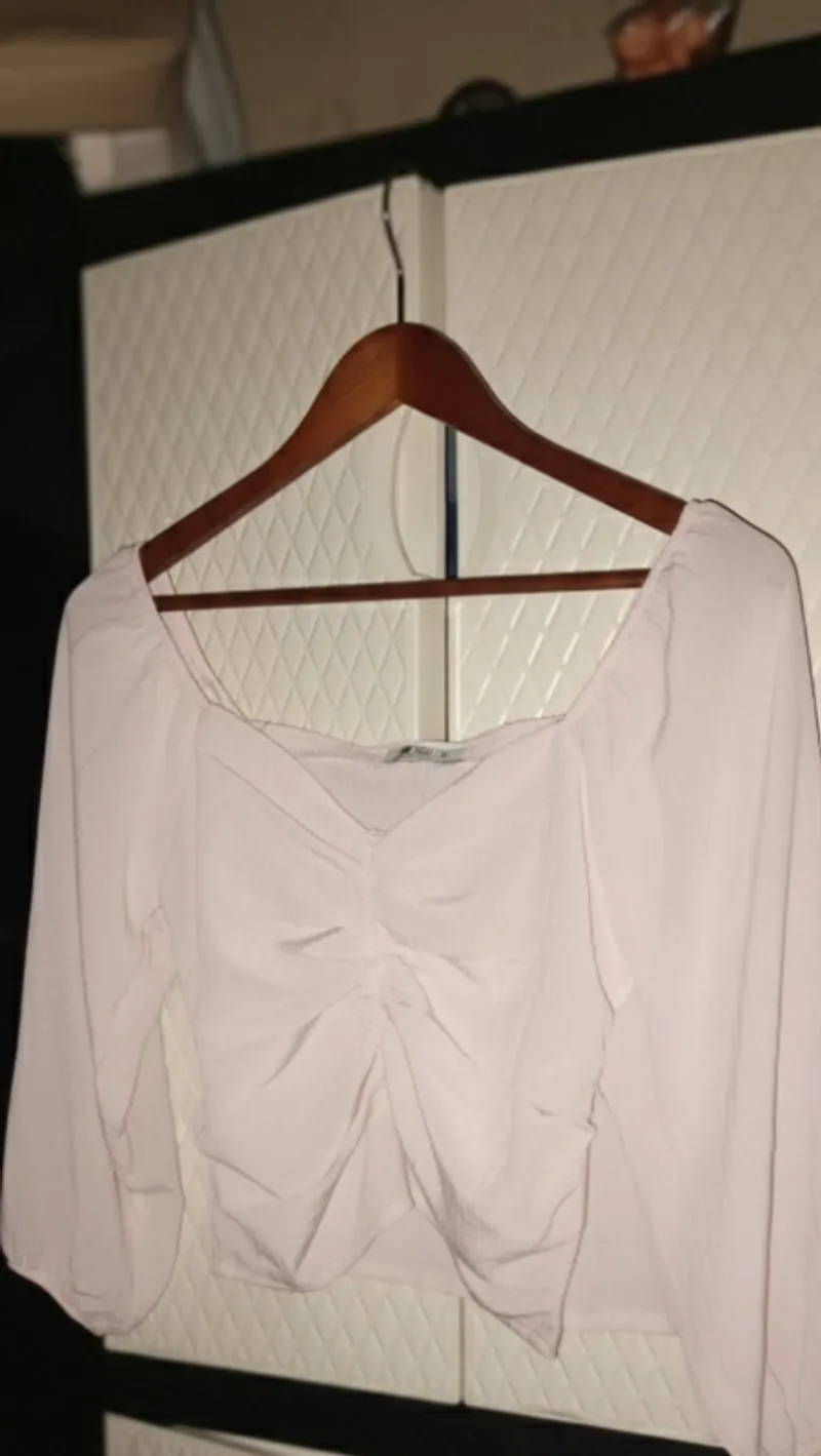 Sabrina crop photo 1