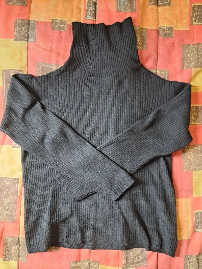 turtleneck hitam photo 1
