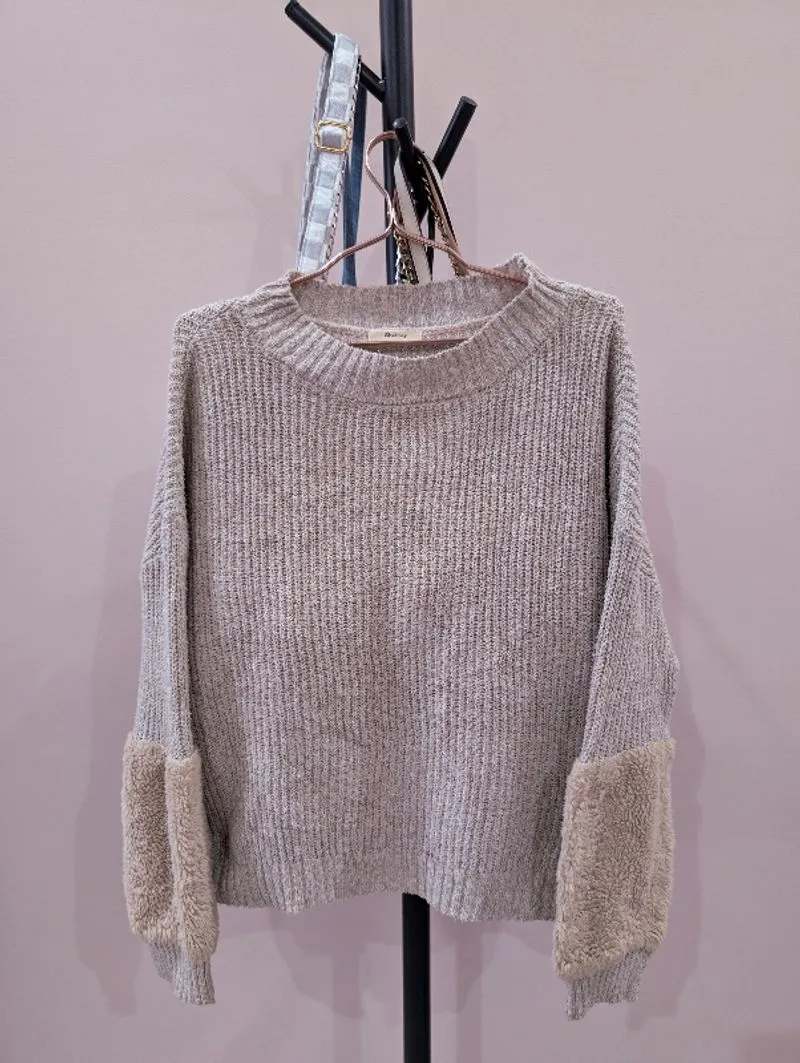 Knit Brand photo 1