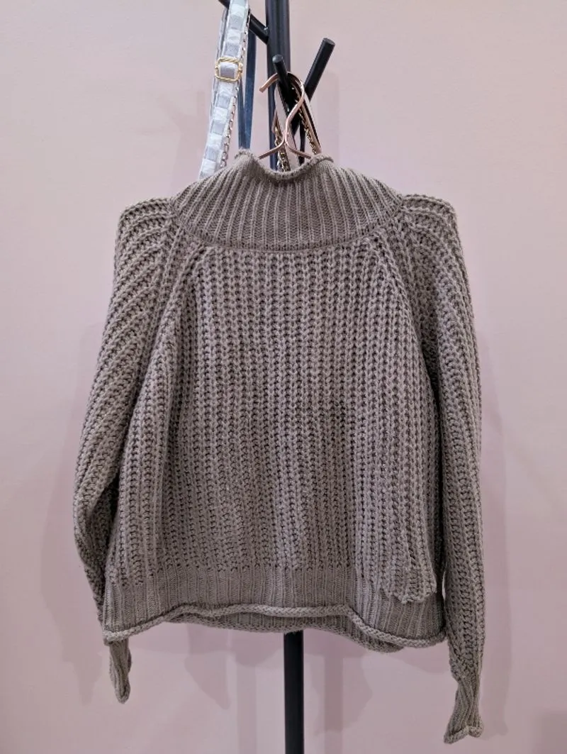 Knit Brand Sureve photo 1