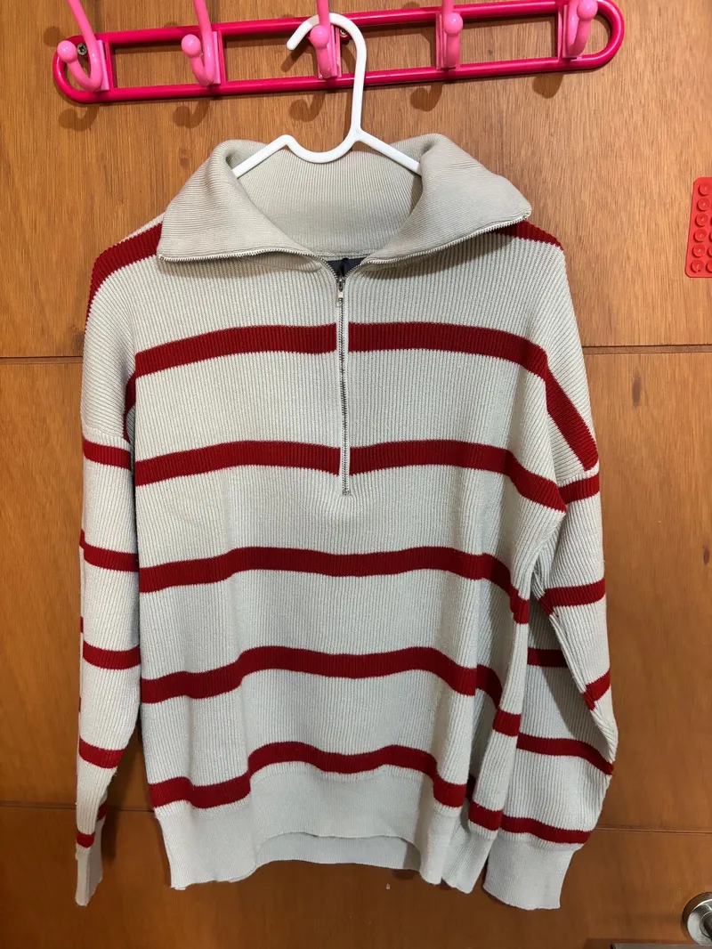 This is April Streetwear Windbreaker Wanita red cream photo 1