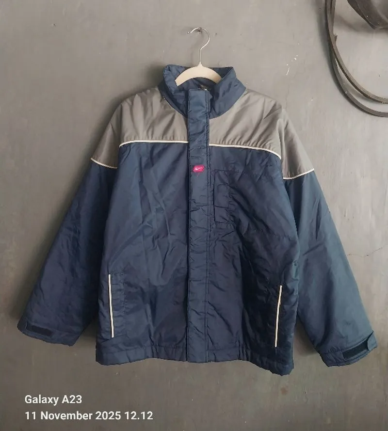 JAKET TEBAL NIKE BIG LOGO BORDIER SIZE M FIT L photo 1