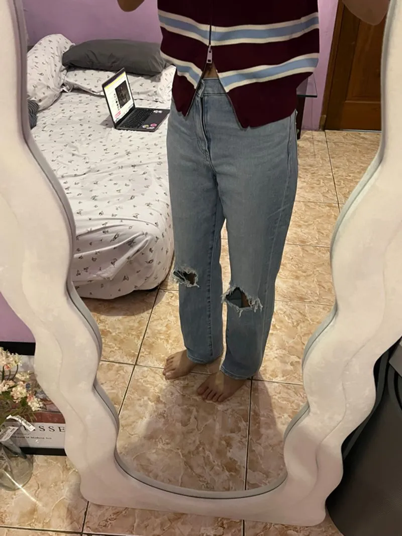 Ripped jeans photo 1