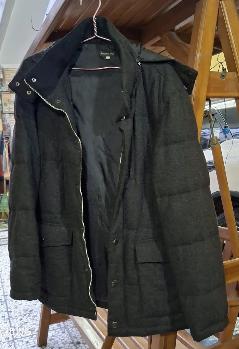 TESORO MIO, Jacket hitam dengan topi photo 1