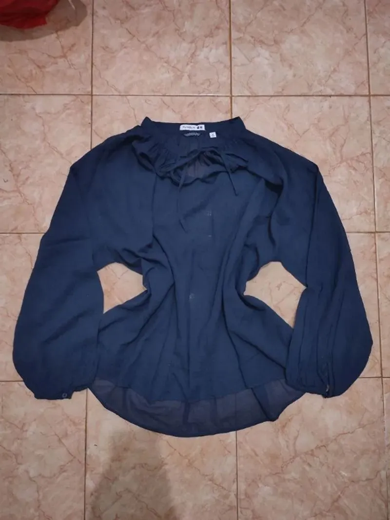 uniqlo blouse photo 1