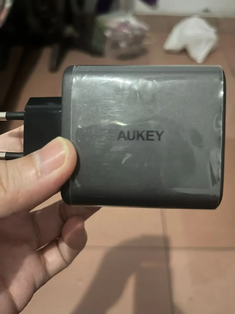 Aukey 60 watt wall charger photo 1