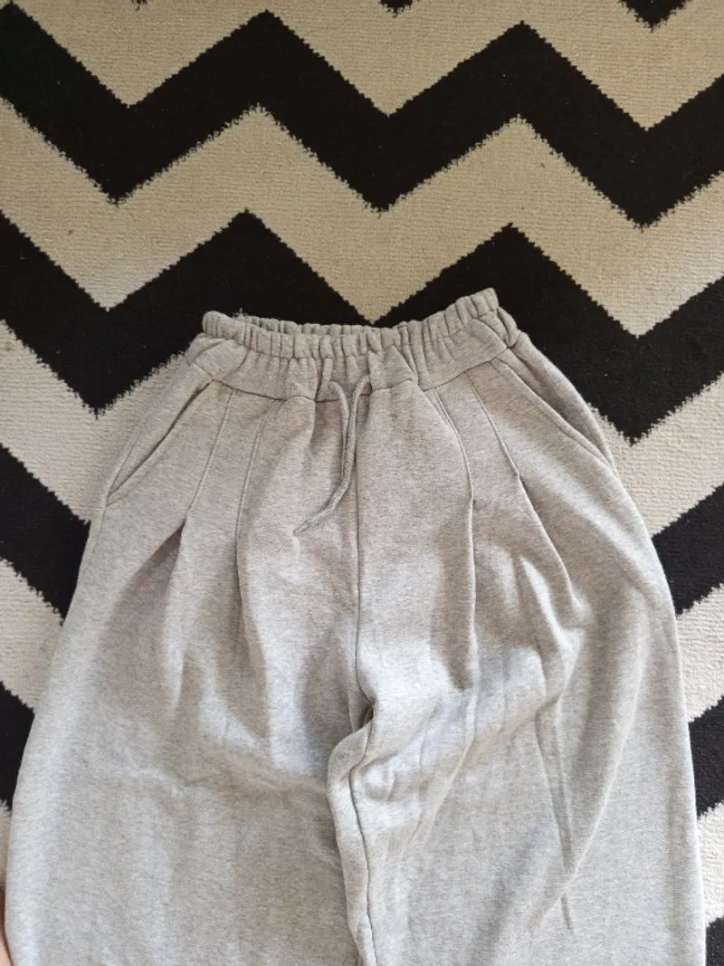Baggy sweatpants photo 1