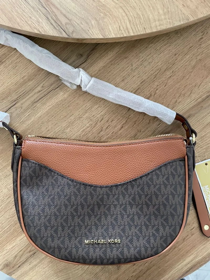 MK dover signature photo 1