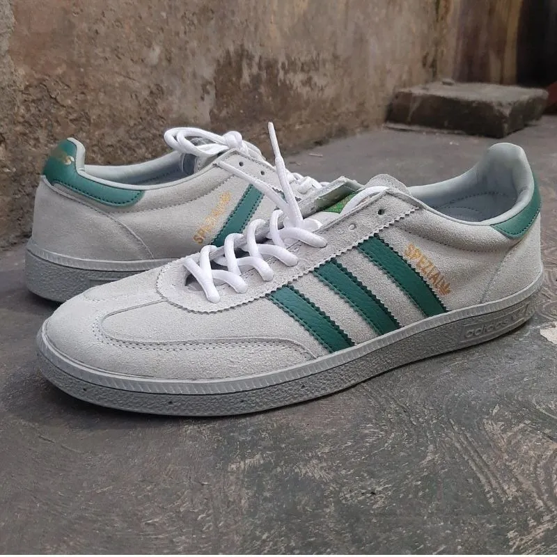 Sepatu Sneakers  photo 1