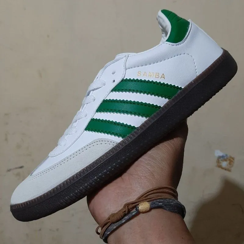 Sepatu Sneakers  photo 1