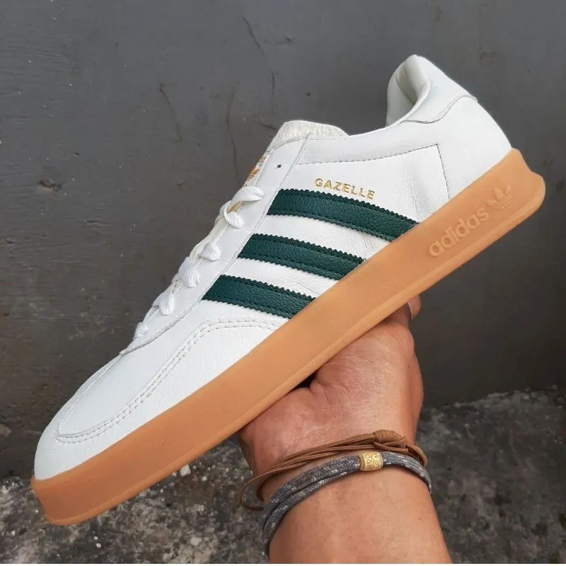 Sepatu Sneakers Adidas Premium photo 1