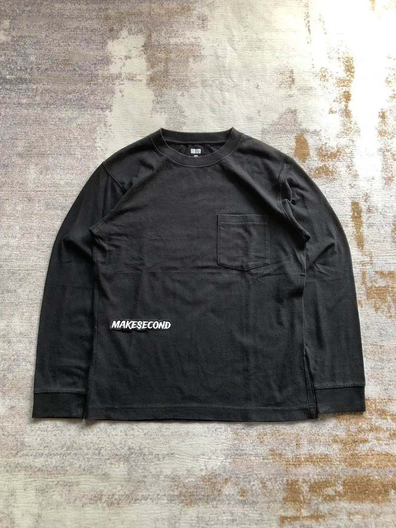 Uniqlo Luxury Minimalist T-shirt Pria black photo 1
